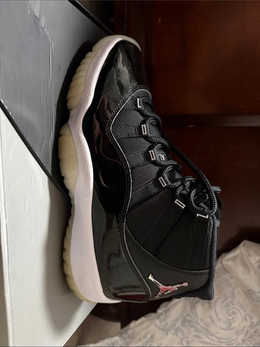 Air Jordan Retro 11 - Picture 3 of 15